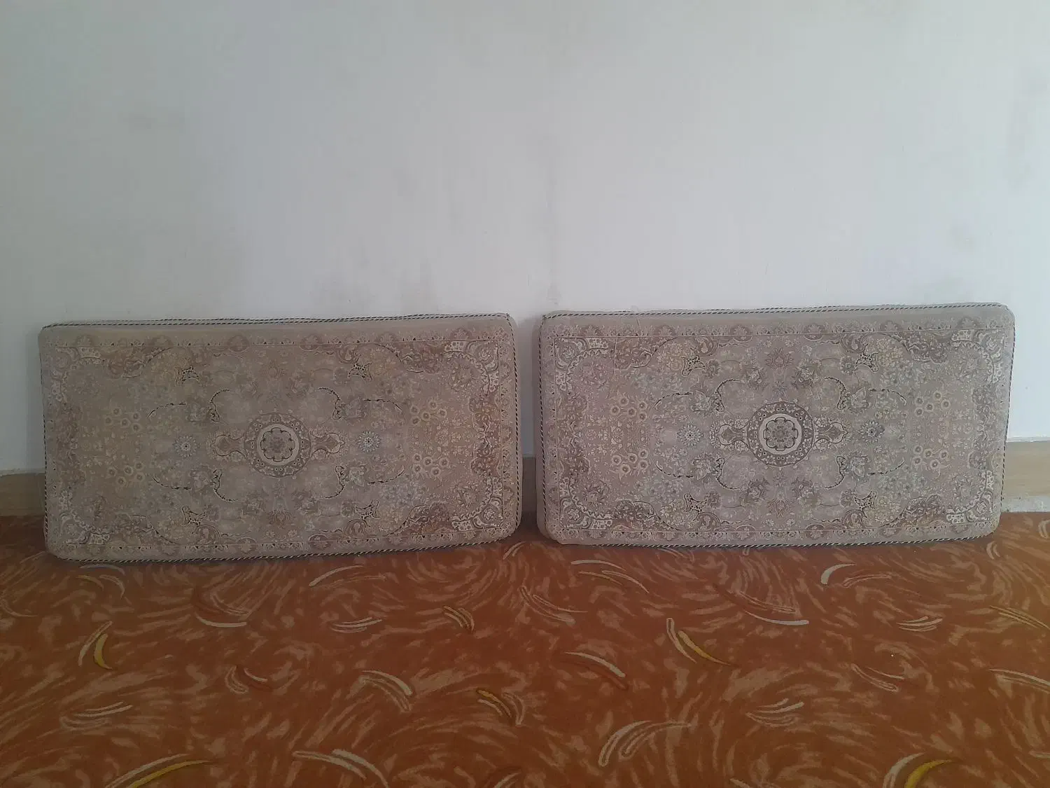 پشتی گردویی|پشتی|قم, آذر (نکویی)|دیوار