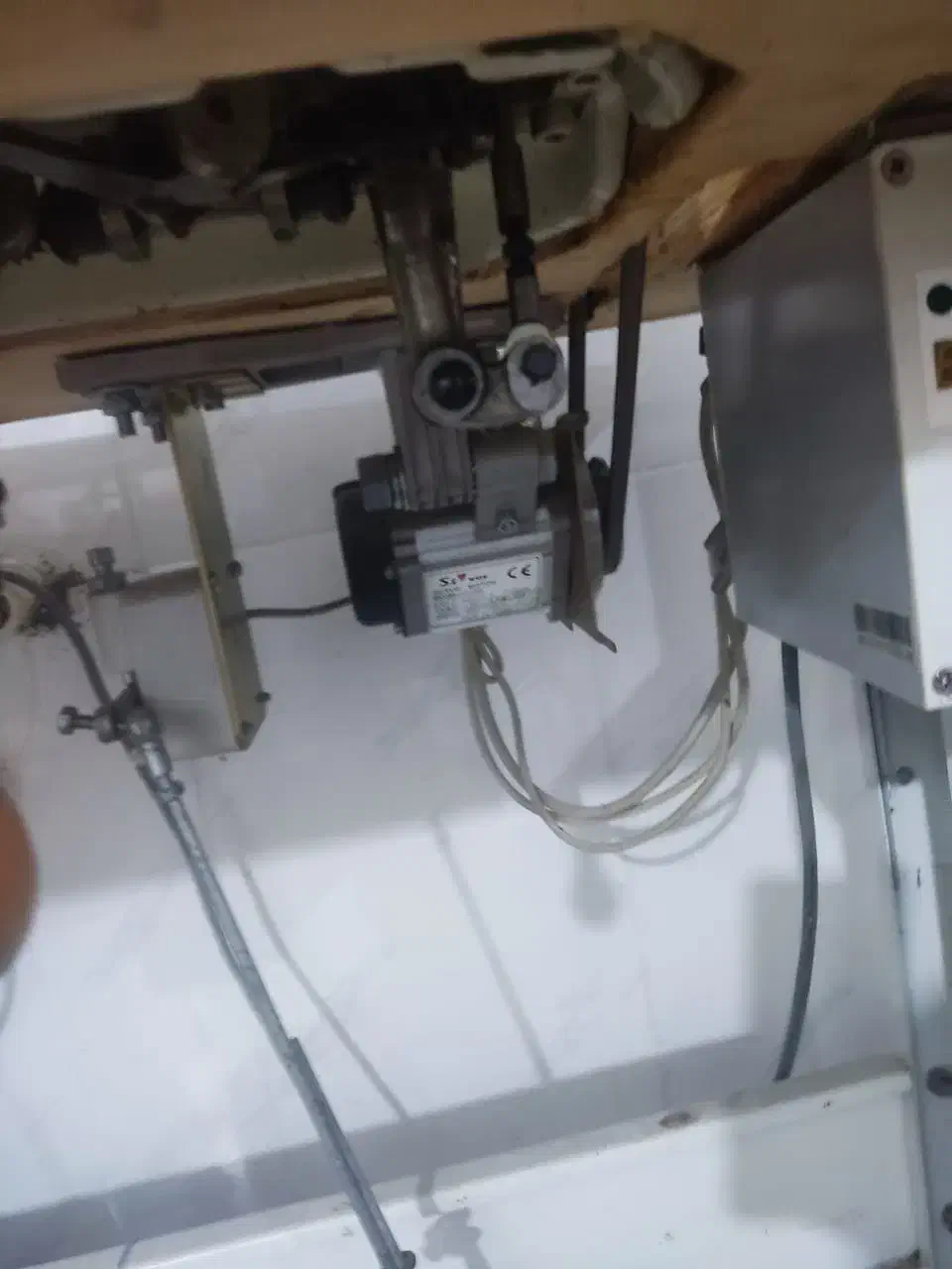 چرخ خیاطی زنجیره دوز|چرخ خیاطی و ریسندگی|میناب, |دیوار