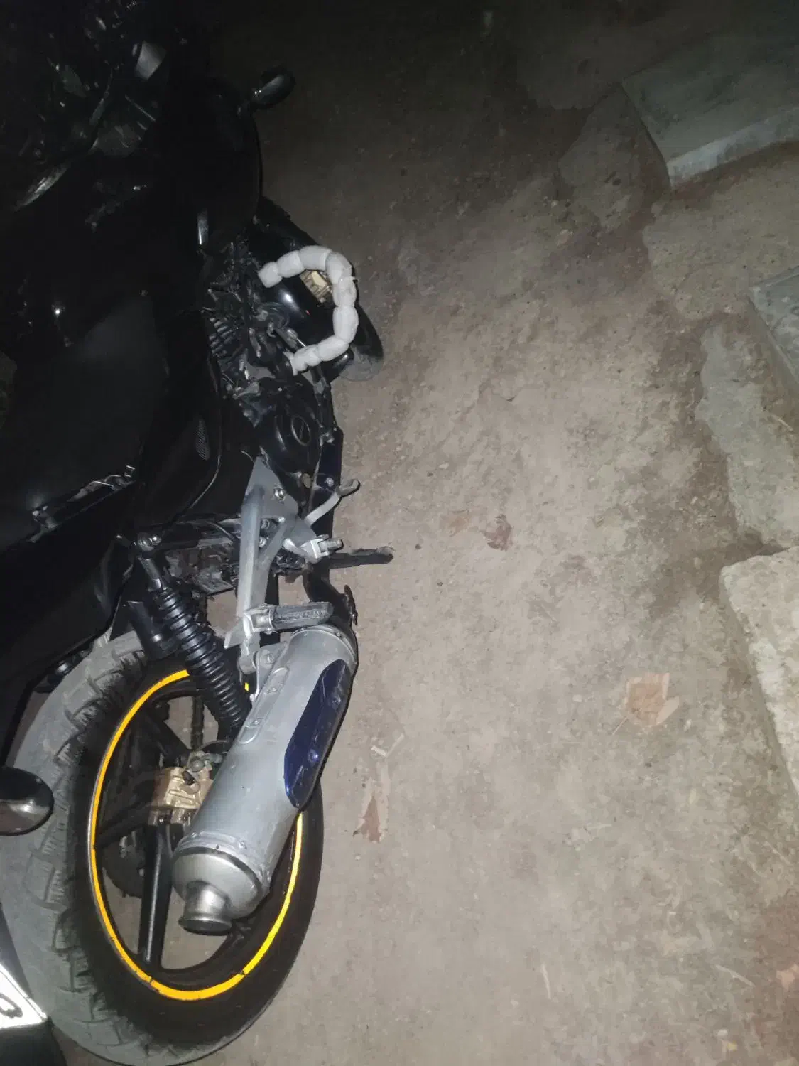 پالس ۲۲۰ ۹۲ سالم مدارک کامل|موتورسیکلت|گرگان, |دیوار