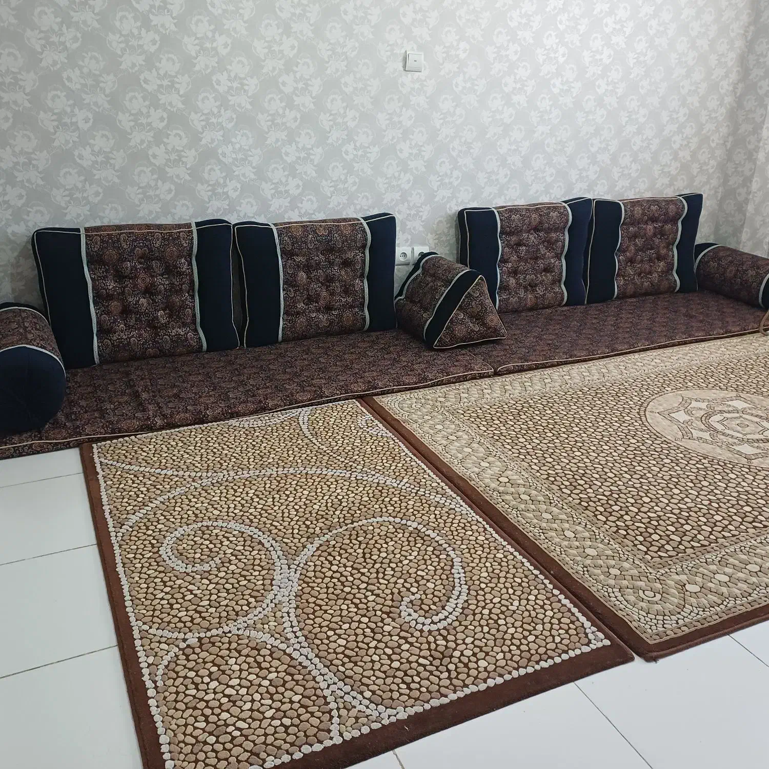 نشیمن سنتی|پشتی|هشتگرد, شهرک ریحانه|دیوار