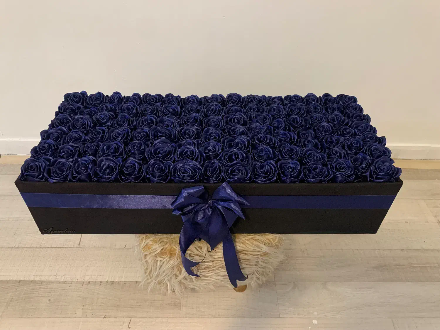 باکس صدشاخه ایی رز روبانی|گل مصنوعی|شیراز, قدوسی غربی|دیوار