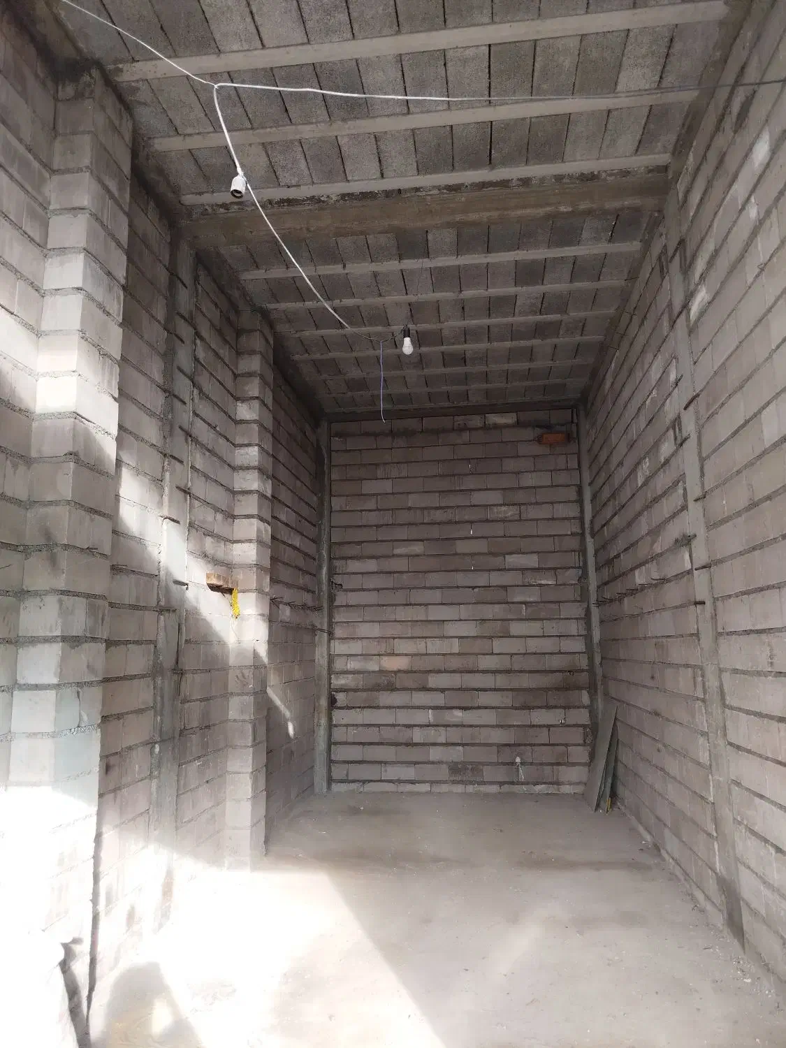 مغازه بزرگ نیمه تعمیر|اجارهٔ مغازه و غرفه|رودسر, |دیوار