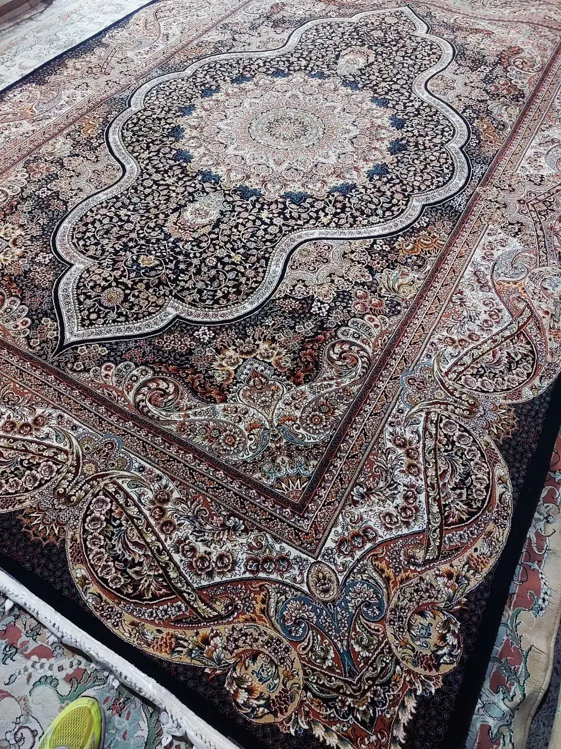 فرش رضا قهرمانی ۴تخته فرش ۷۰۰شانه تراکم۲۵۵۰ در حد|فرش|اراک, |دیوار
