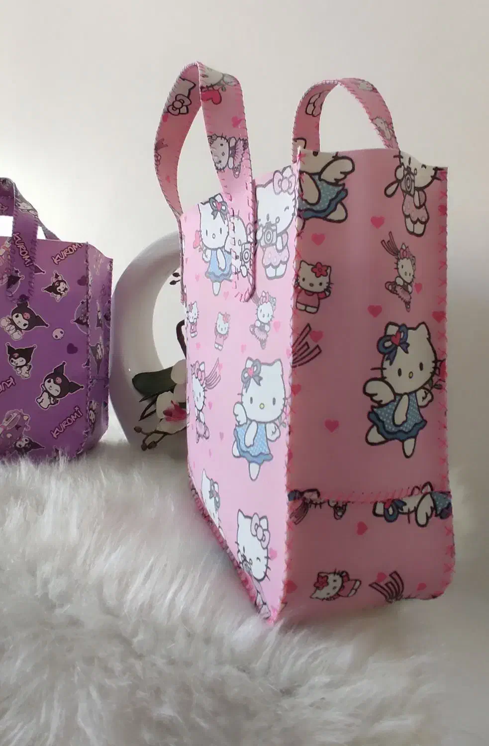 ساک دست دوز|کیف، کفش، کمربند|بندر انزلی, ساحل قو|دیوار