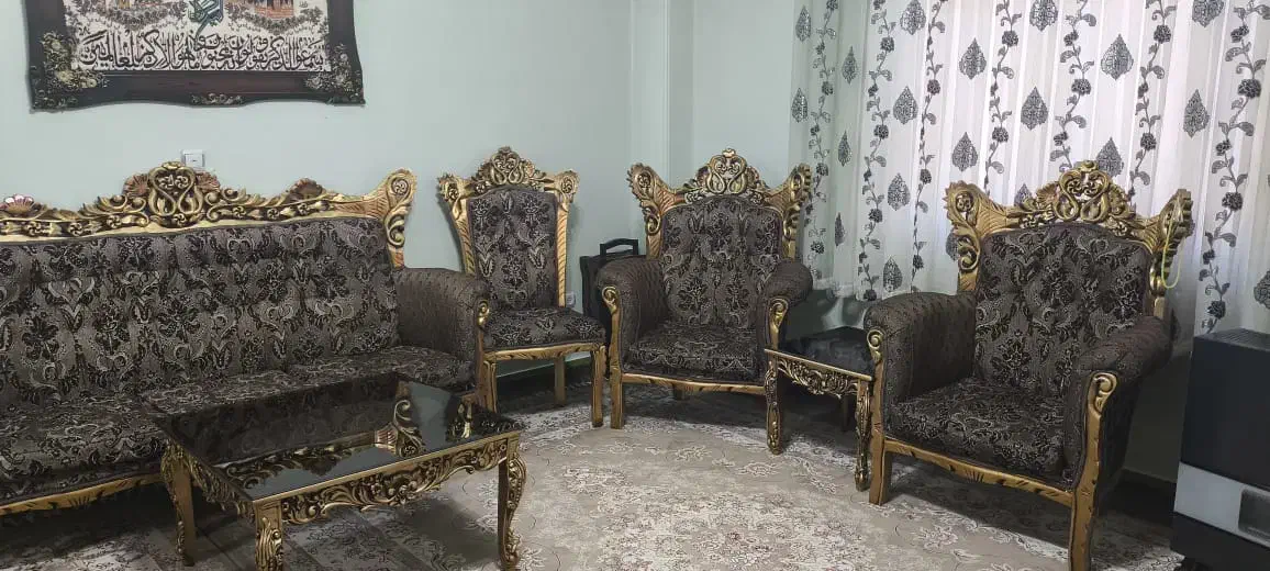 فروش مبل ۹ نفره سلطنتی با طرح و رنگ خاص|مبلمان خانگی و میز عسلی|اسلامشهر, مظفریه|دیوار