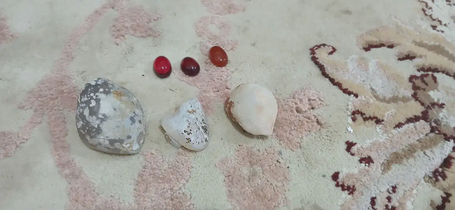 چند سنگ عقیق کلسیونی|کلکسیون اشیاء عتیقه|ساری, |دیوار