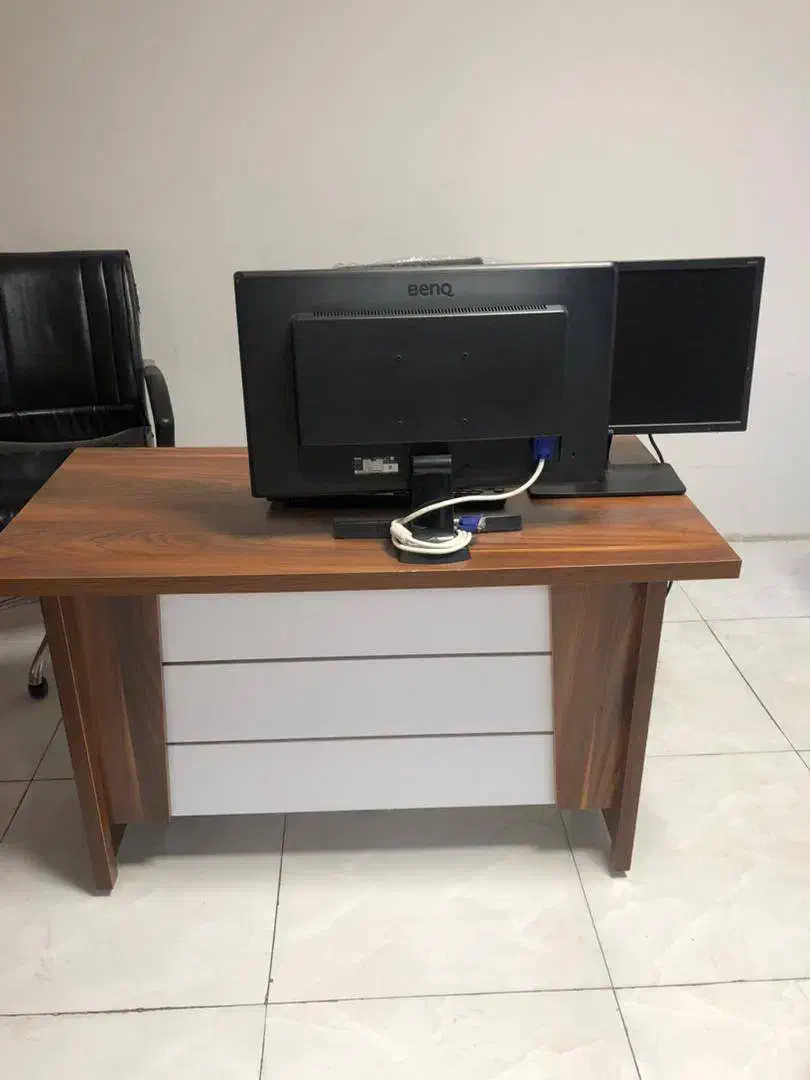 میز|مبلمان اداری|تهران, پامنار|دیوار