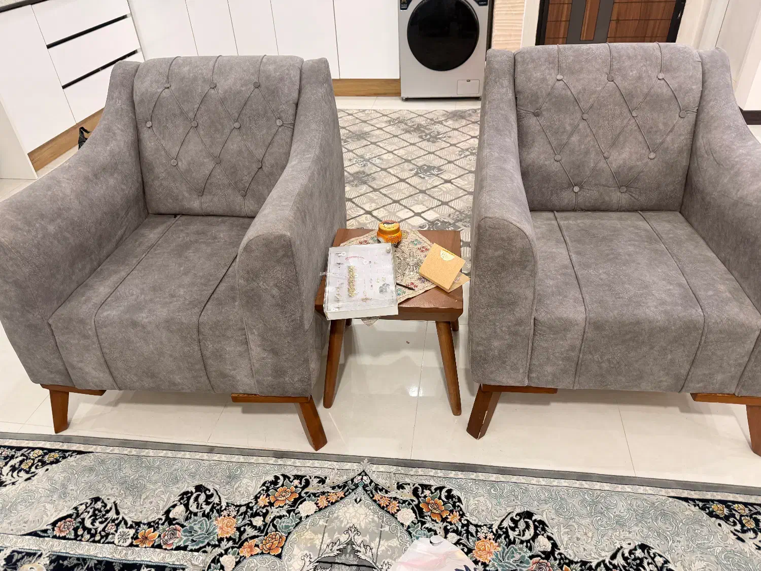 مبل مدل چستر درحد نو با کفی سالم و میز وسط|مبلمان خانگی و میز عسلی|قدس, شهرک دانش|دیوار