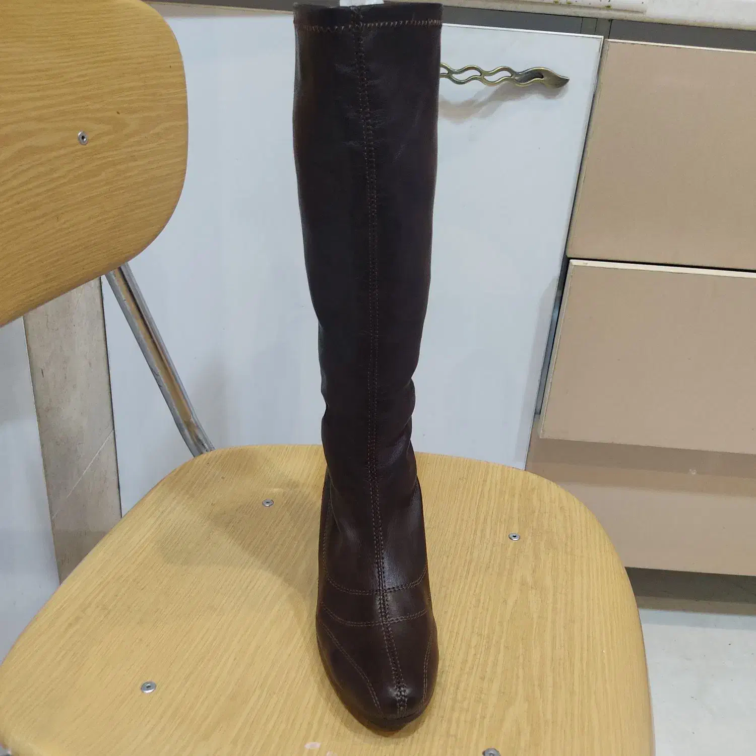 بوت چرم خارجی ساق بلند زنانه|کیف، کفش، کمربند|شیراز, یخ سازی|دیوار