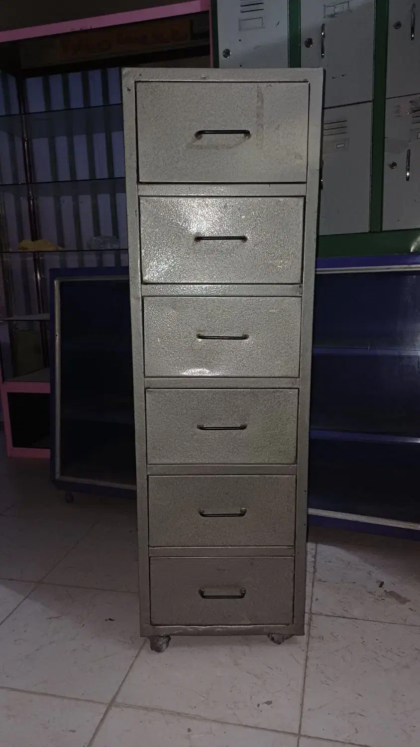 انواع فایل های کشویی و بایگانی فلزی|جاکفشی، کمد، دراور|برخوار, |دیوار