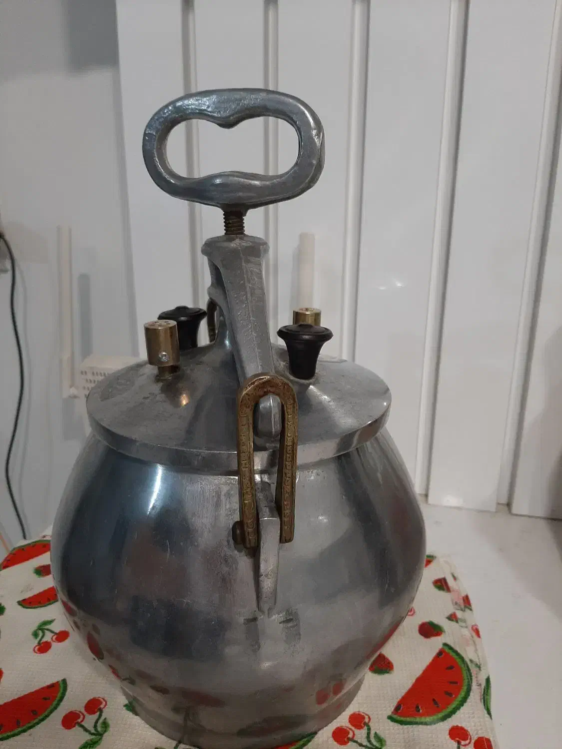 زودپز درحد نو|ظروف پخت‌وپز|اصفهان, کوی ولی عصر|دیوار