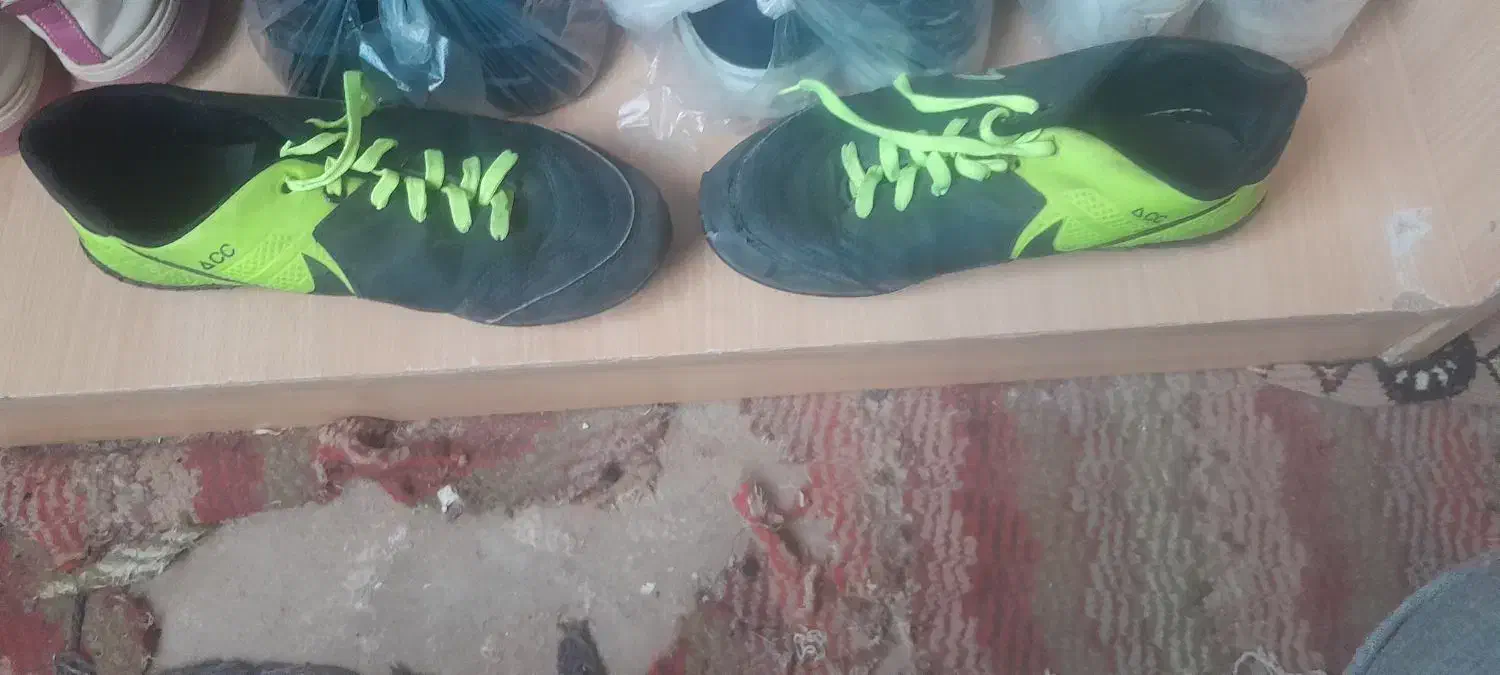 کفش چمنی|کیف، کفش، کمربند|طبس, |دیوار