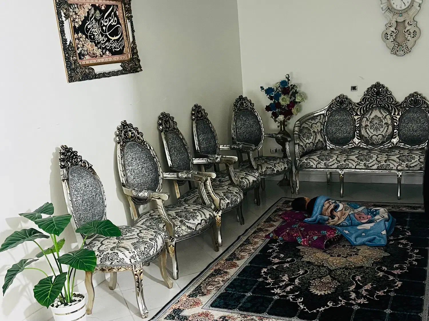 مبل ۹نفره کاملا سالم|مبلمان خانگی و میز عسلی|قدس, شهرقدس|دیوار