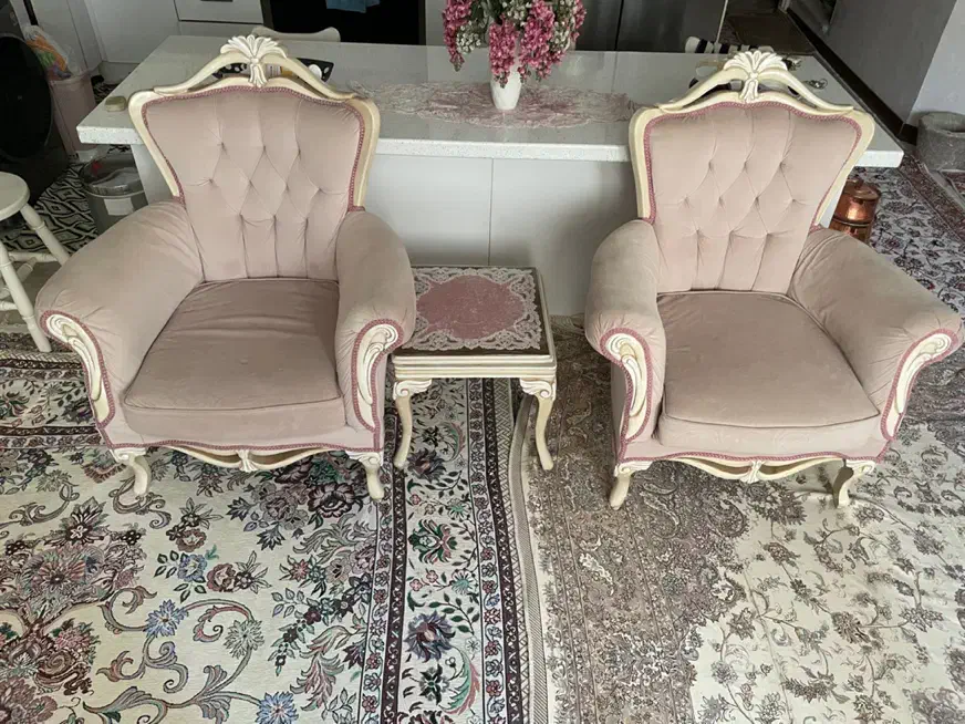 یک دست مبل سلطنتی راحتی به همراه عسلی ها(۷نفره)|مبلمان خانگی و میز عسلی|ورامین, ورامین|دیوار