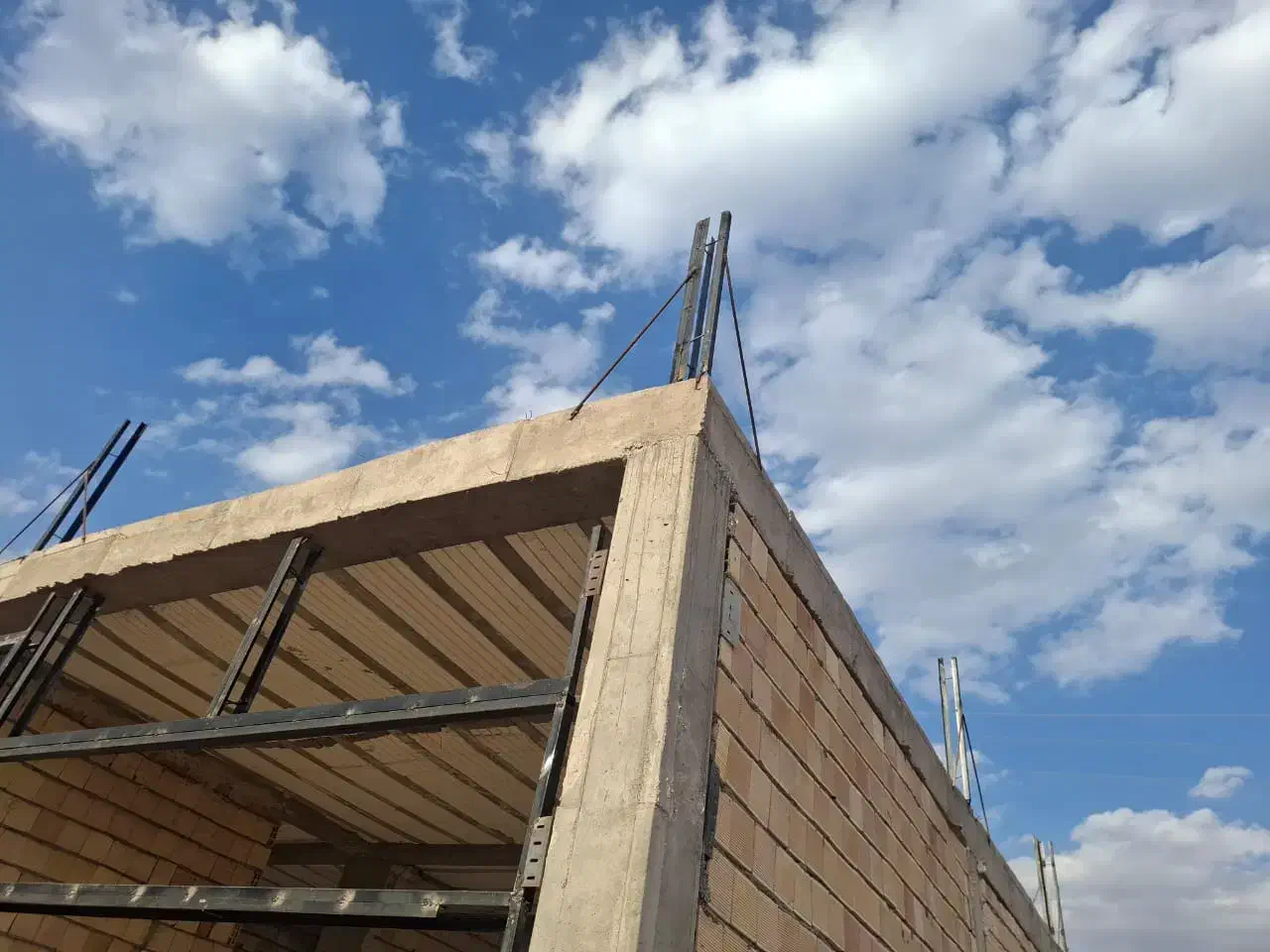 اجرای ارماتور وقالب بندی و بتن ریزی|خدمات پیشه و مهارت|قزوین, |دیوار