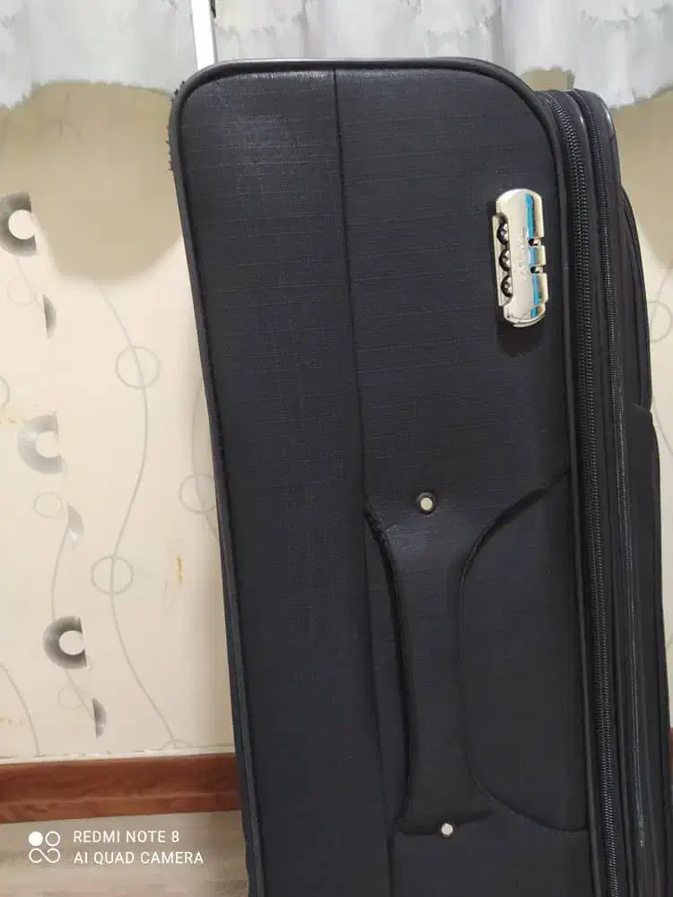 چمدان مسافرتی نو|کیف، کفش، کمربند|اندیشه, اندیشه فاز ۱|دیوار