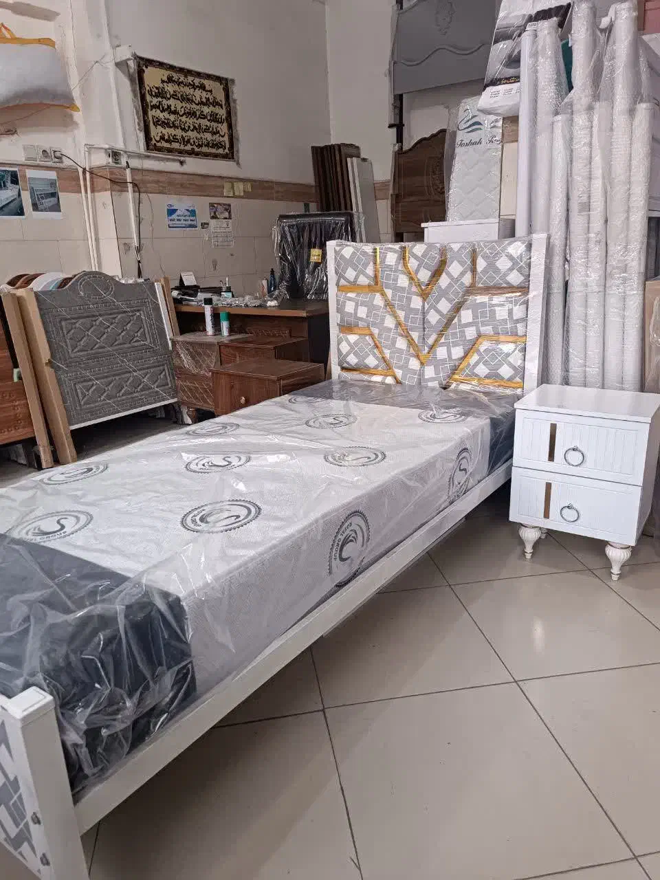 ۲در۹۰ تخت|تخت و سرویس خواب|قم, شاه ابراهیم|دیوار