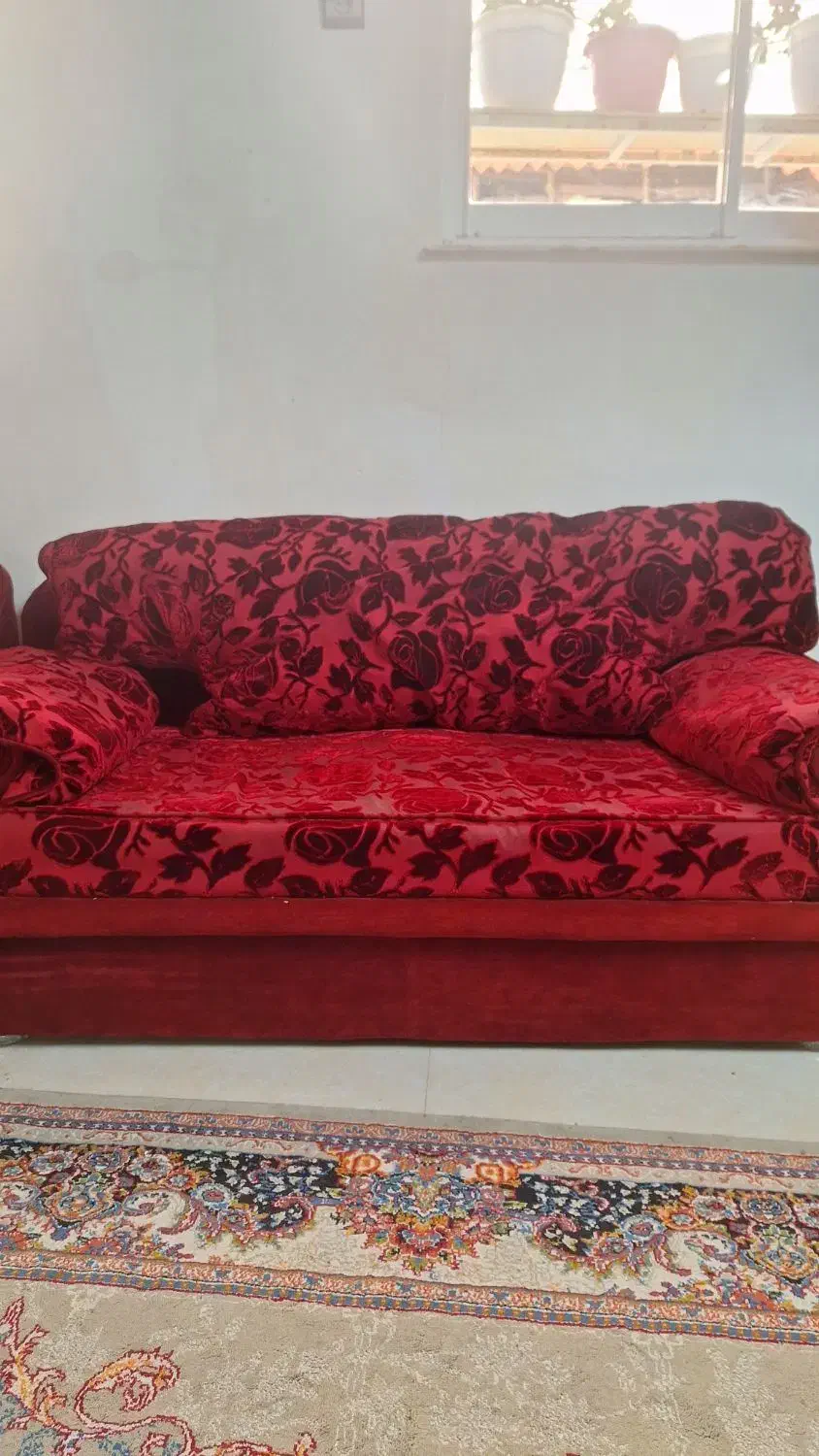 مبل ۳ نفره مخملی|مبلمان خانگی و میز عسلی|رشت, عینک|دیوار