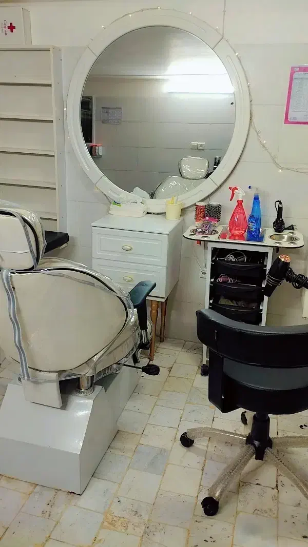 چند نفر خانم حرفه ای و کاربلد در لاین های مختلف|خدمات آرایشگری و زیبایی|میبد, |دیوار