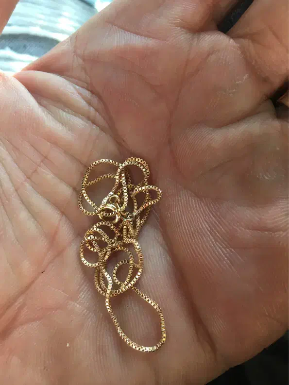 زنجیر طلا پیدا شده|جواهرات|اندیشه, اندیشه فاز ۱|دیوار