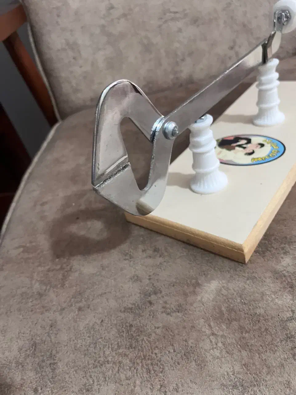 قندشکن|ظروف پختوپز|کرج, اصفهانیها|دیوار