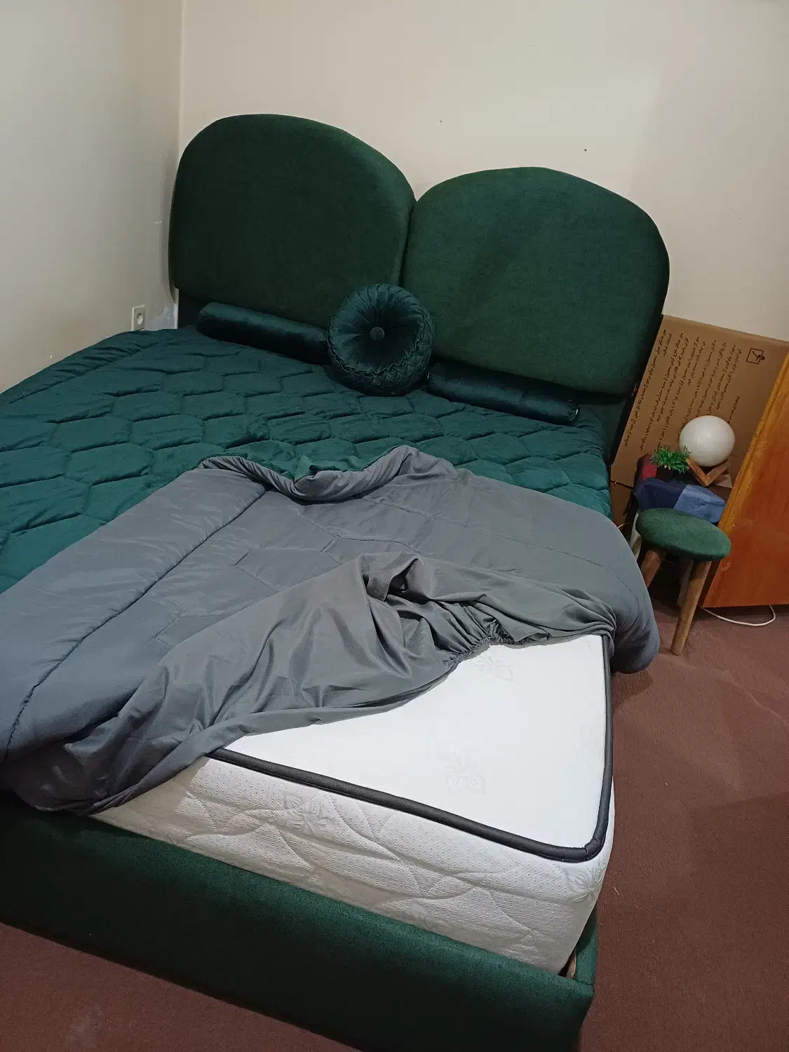 تخت دو نفره همراه تشک۴۰سانتی|تخت و سرویس خواب|مراغه, |دیوار