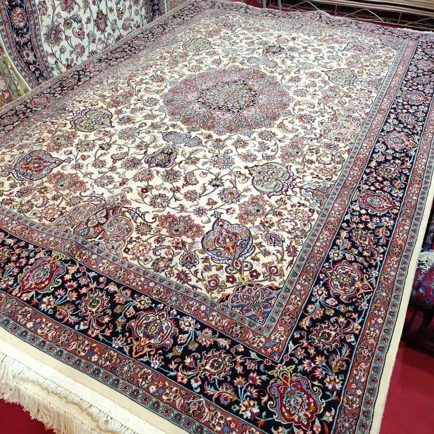 جفت ۹متری طرح اصفهان گل ابریشم|فرش|تهران, سنائی|دیوار