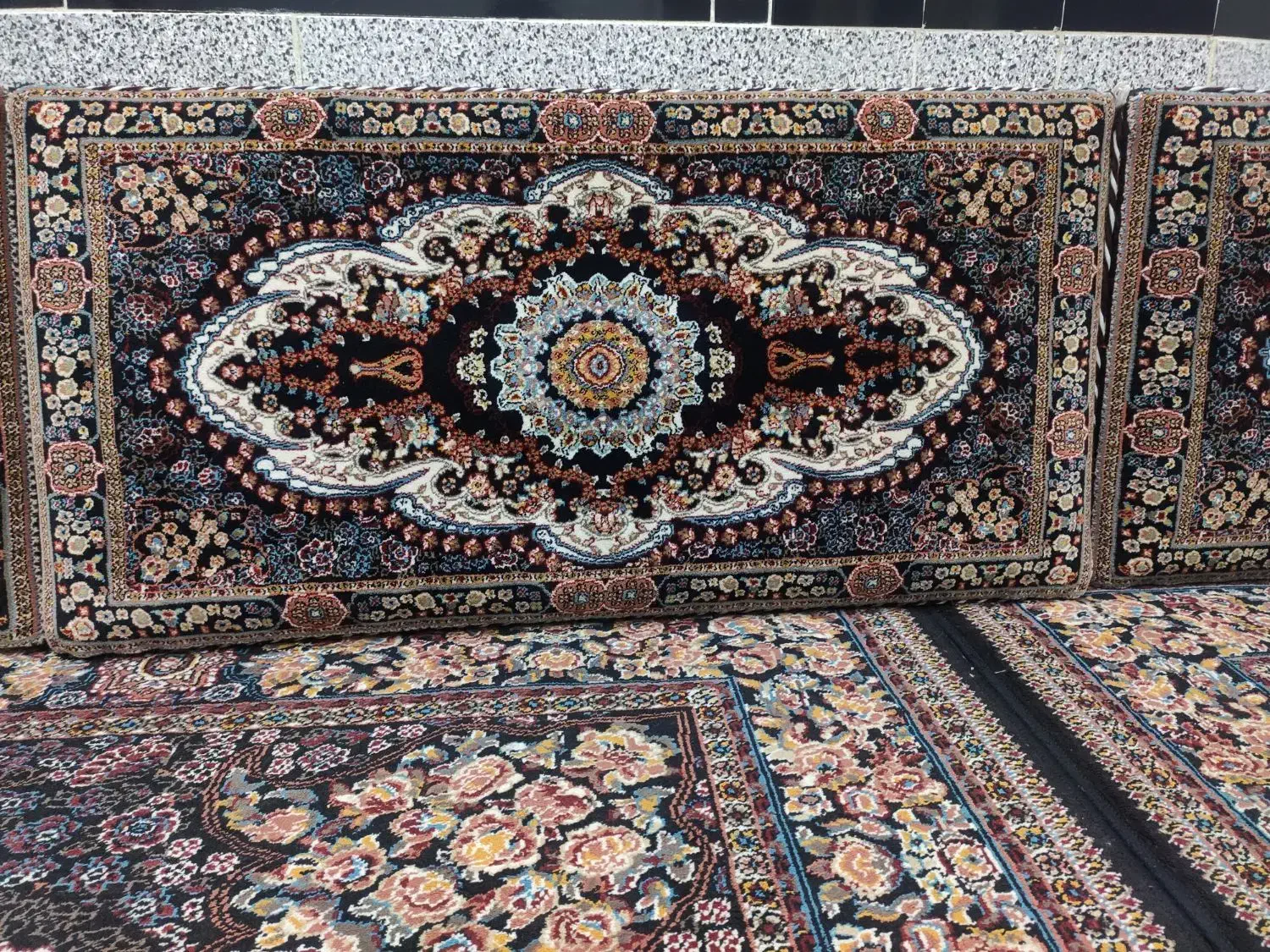 فروش چهارتخته فرش و شش پشتی|فرش|مریوان, |دیوار