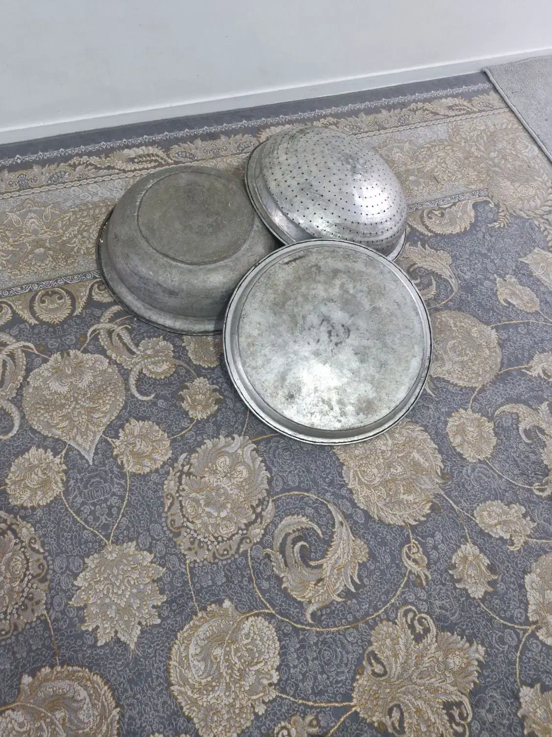 ظروف مسی عتیقه|کلکسیون اشیاء عتیقه|شیراز, کوشک میدان|دیوار