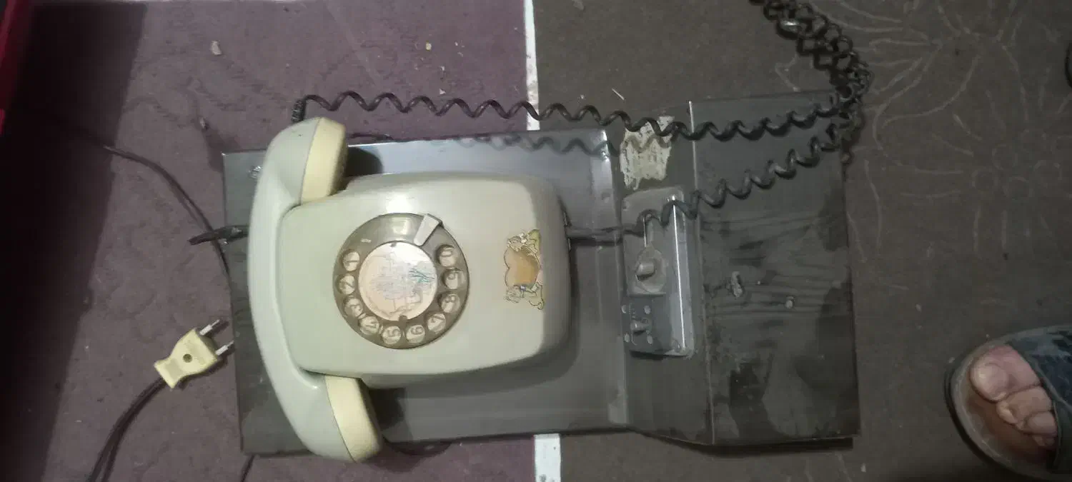 تلفن صندوقی آتی غه سالم|کلکسیون اشیاء عتیقه|سمنان, |دیوار