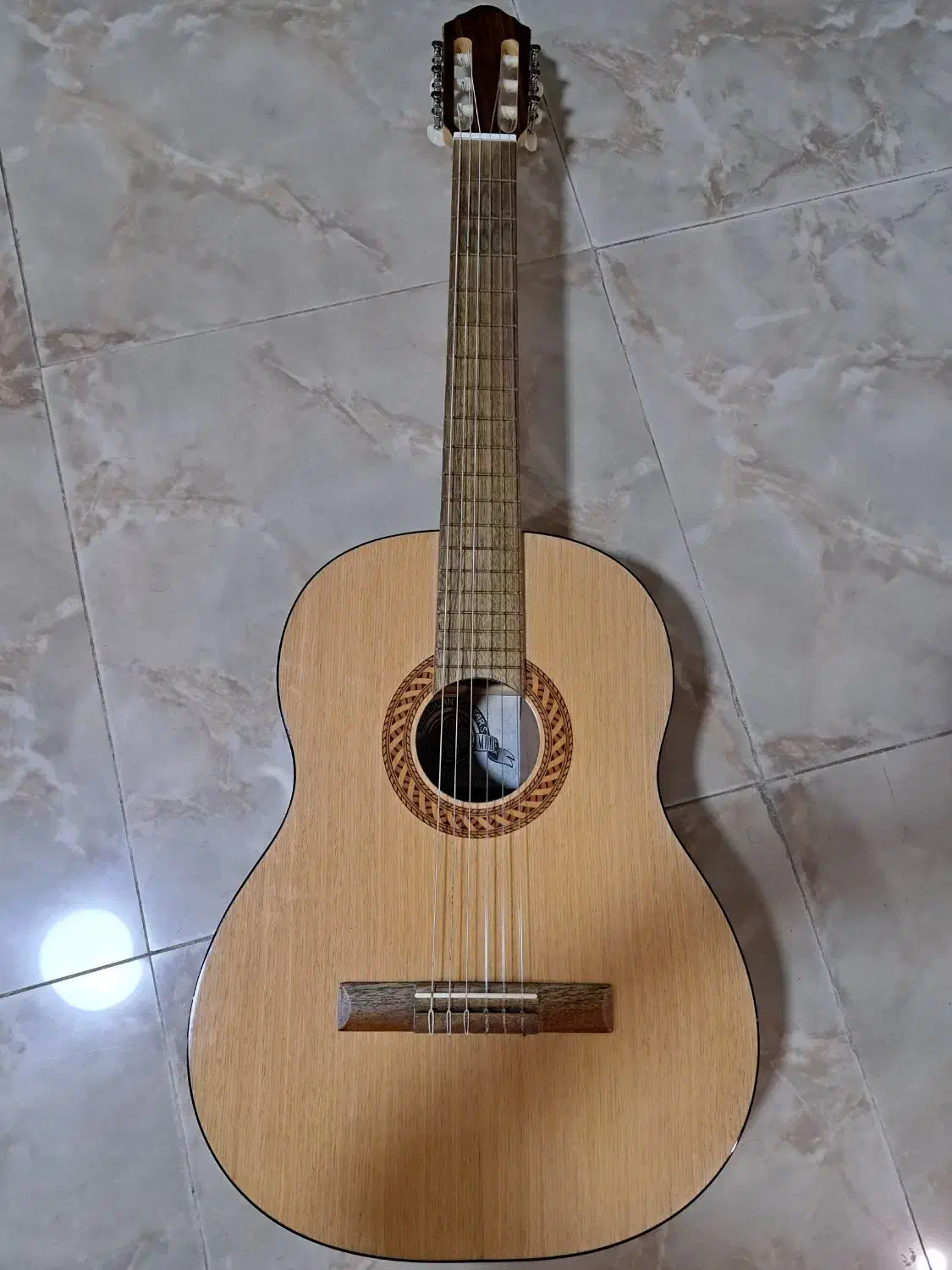 گیتار|گیتار، بیس، امپلیفایر|رشت, سعدی (تختی)|دیوار