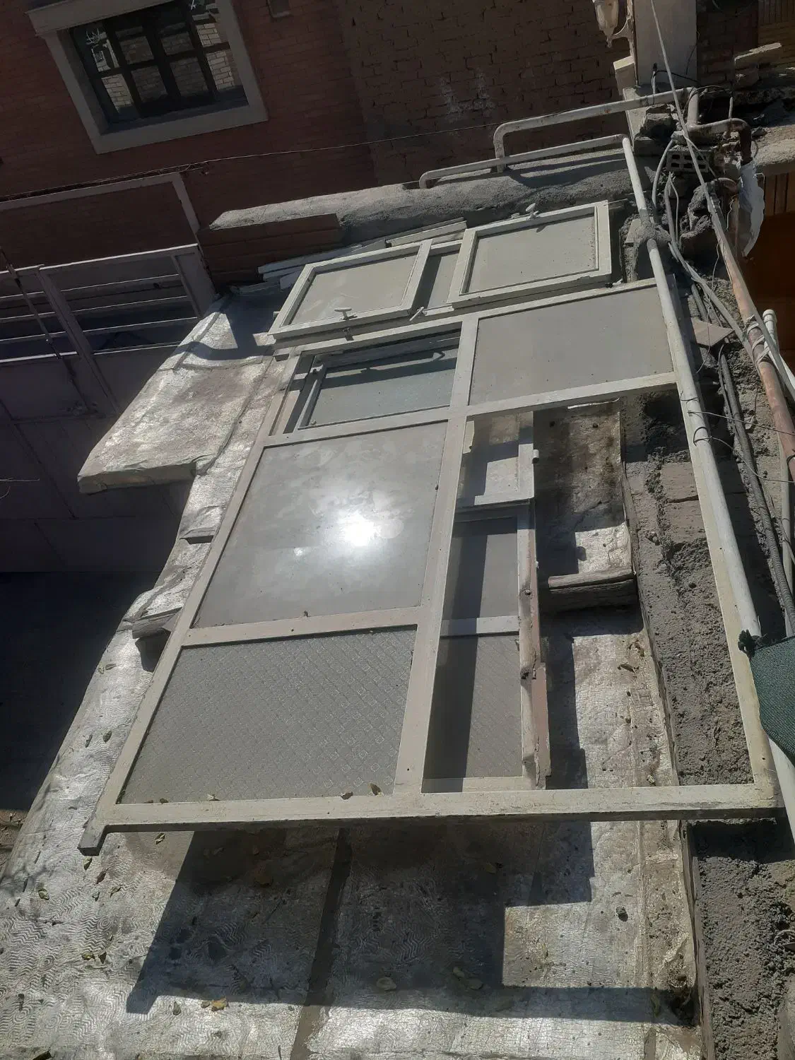 یک عدد پنجره و درب رنگ آماده براشیشه|مصالح و تجهیزات ساختمان|لنجان, |دیوار