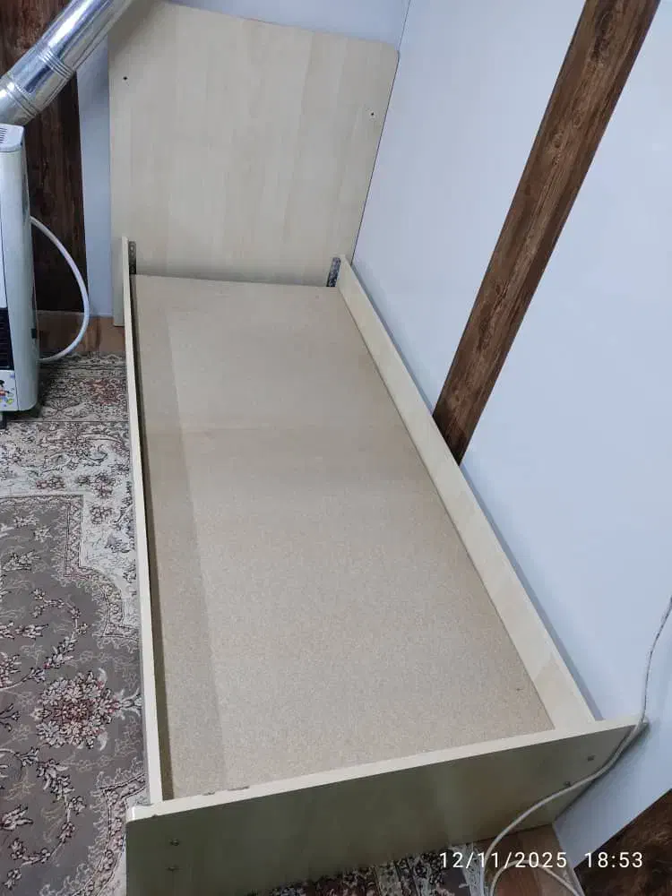 تخت بزرگ و تشک بزرگ و تشک کوچک|تخت و سرویس خواب|مرند, |دیوار