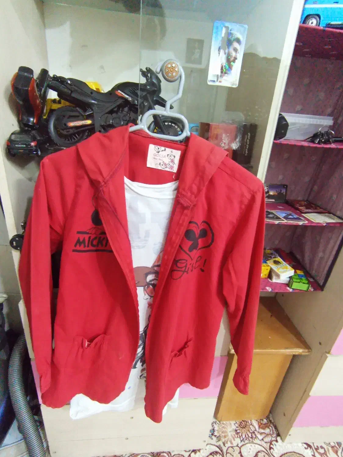 مقداری لباس درحد نو|لباس|یزد, |دیوار