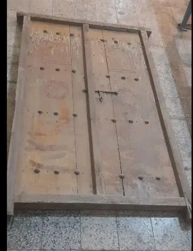 درب چوبی قدیمی|کلکسیون اشیاء عتیقه|قشم, |دیوار