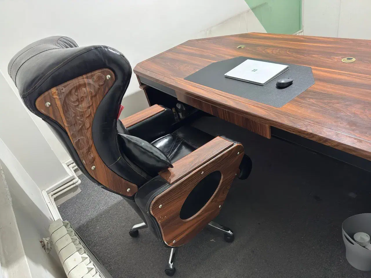 میز مدیریت و صندلی فروش فوری|مبلمان اداری|نسیمشهر, |دیوار