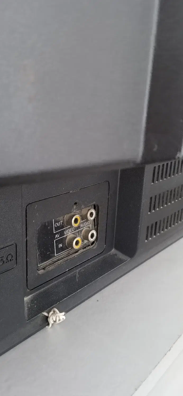 تلویزیون 14 اینچ نوستالژی سالم ال جی|تلویزیون و پروژکتور|پرند, فاز ۶|دیوار