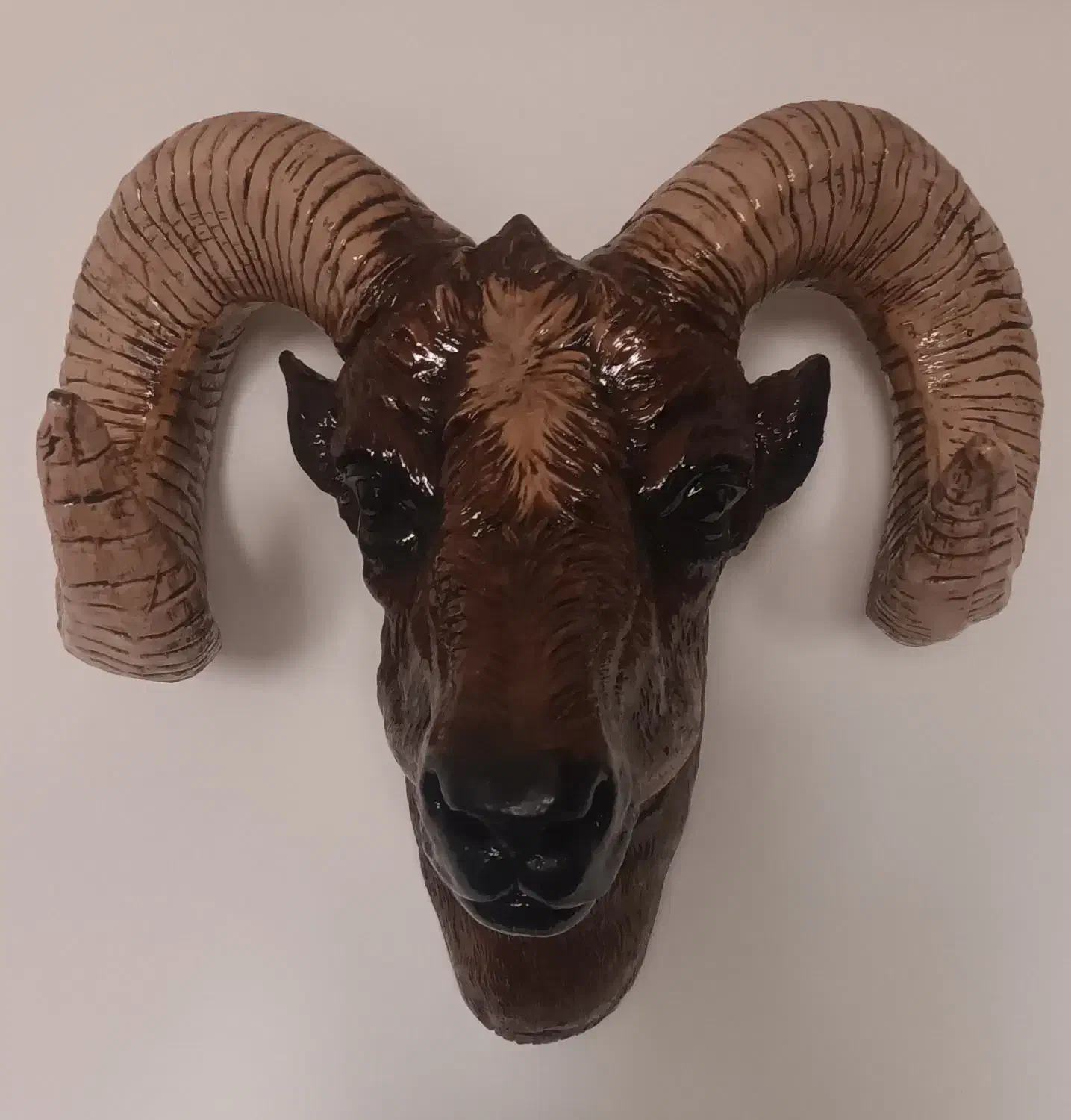 مجسمه|مجسمه، تندیس، ماکت|وحیدیه, |دیوار