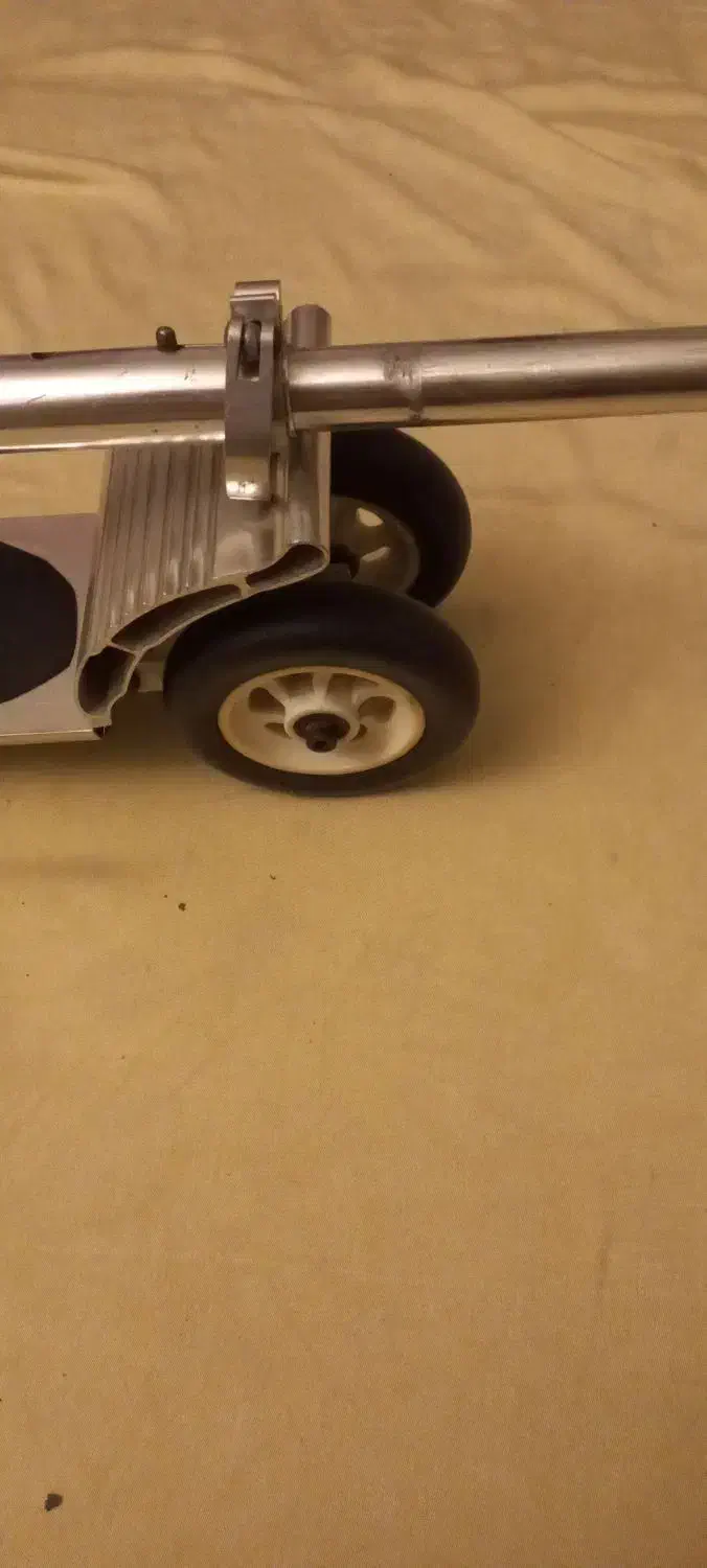 اسکوتر تمام آلومینیومی در حد نو و سالم و تمیز|دوچرخه، اسکیت، اسکوتر|تهران, نیروی دریایی|دیوار