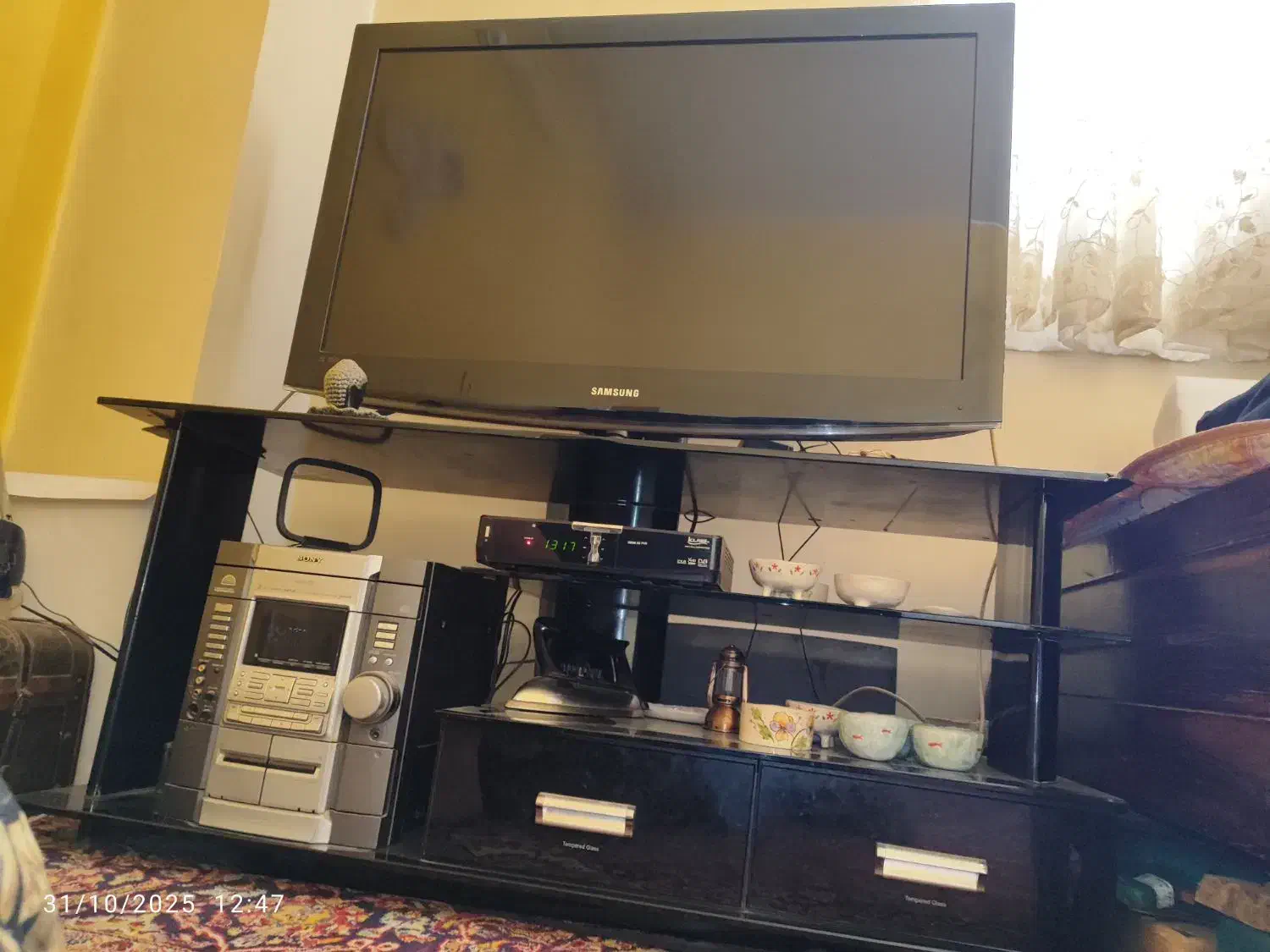 تلویزیون سامسونگ ومیز تلویزیون و|تلویزیون و پروژکتور|اصفهان, کوی شهید کشوری|دیوار