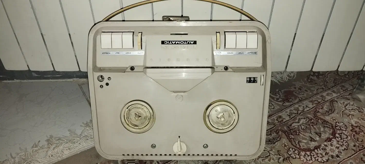 رادیو ریل آنتیک|کلکسیون اشیاء عتیقه|چهارباغ, |دیوار