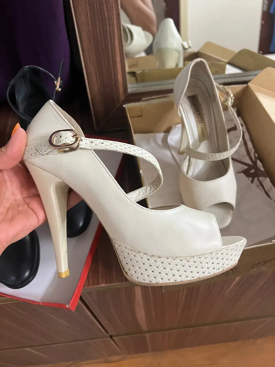 کفش مجلسی|کیف، کفش، کمربند|آمل, |دیوار