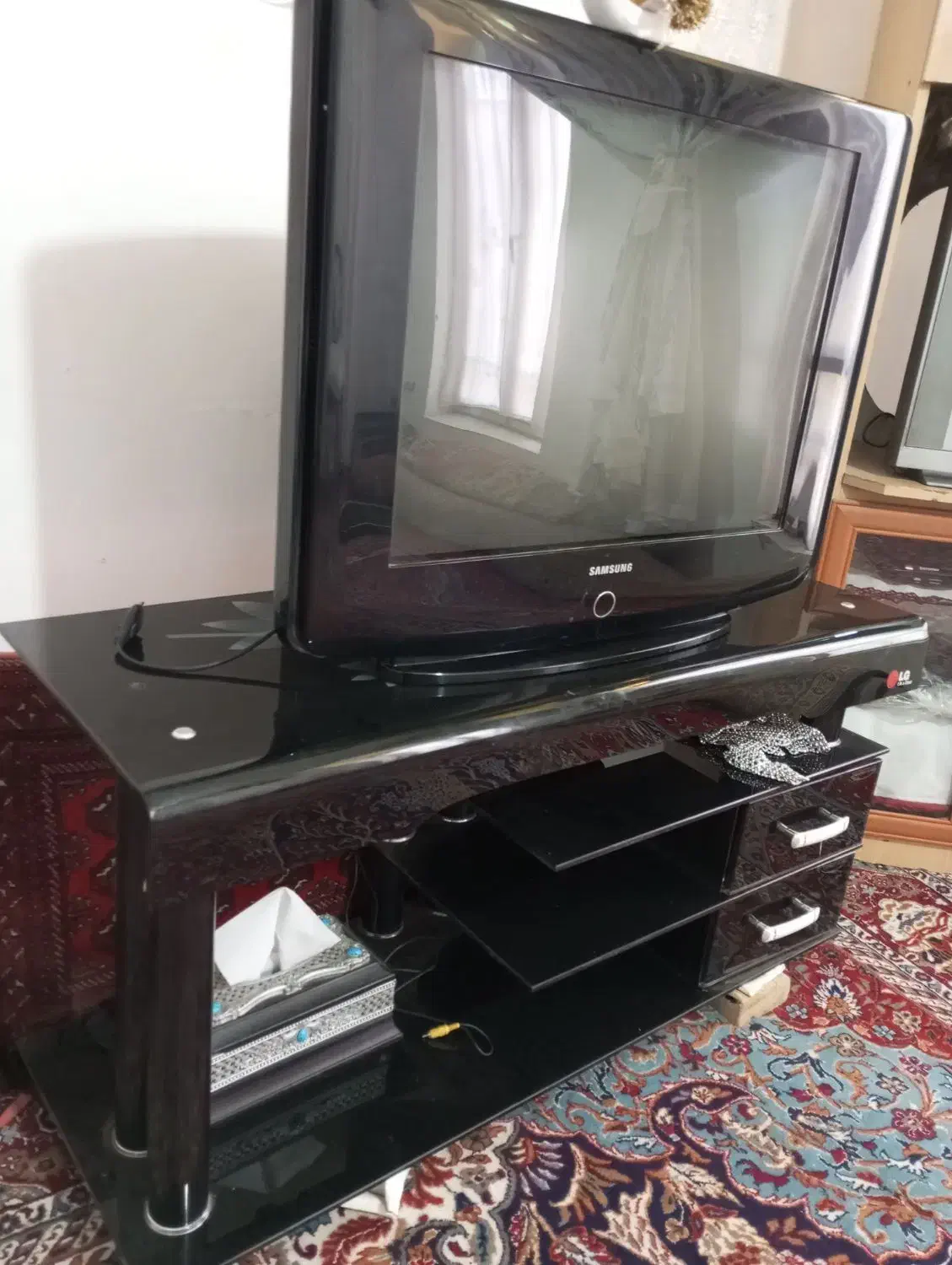 تلویزیون با میز|تلویزیون و پروژکتور|نیشابور, رحمت آباد|دیوار