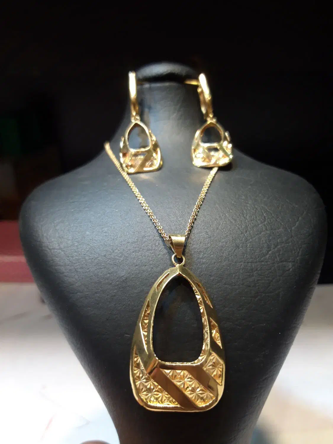 طلا بدون اجرت|جواهرات|رباط‌کریم, رباط‌کریم|دیوار