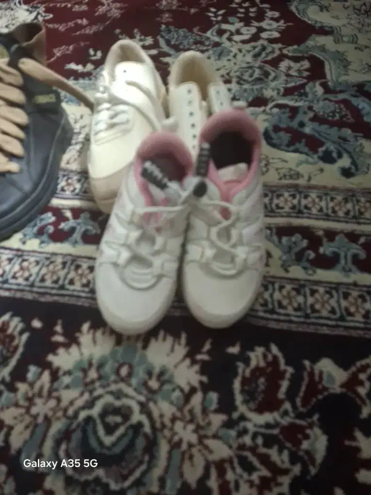8جفت کفش دخترانه سفید نونو قیمت مفت|کیف، کفش، کمربند|نجفآباد, یزدانشهر|دیوار