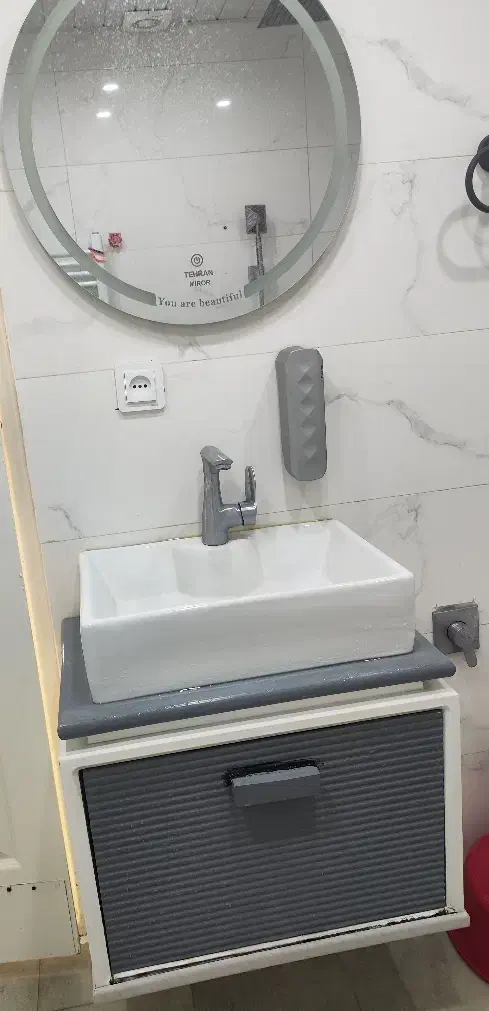 روشویی کابینتی همراه با آیینه چرغدار|لوازم سرویس بهداشتی|سبزوار, توحیدشهر|دیوار