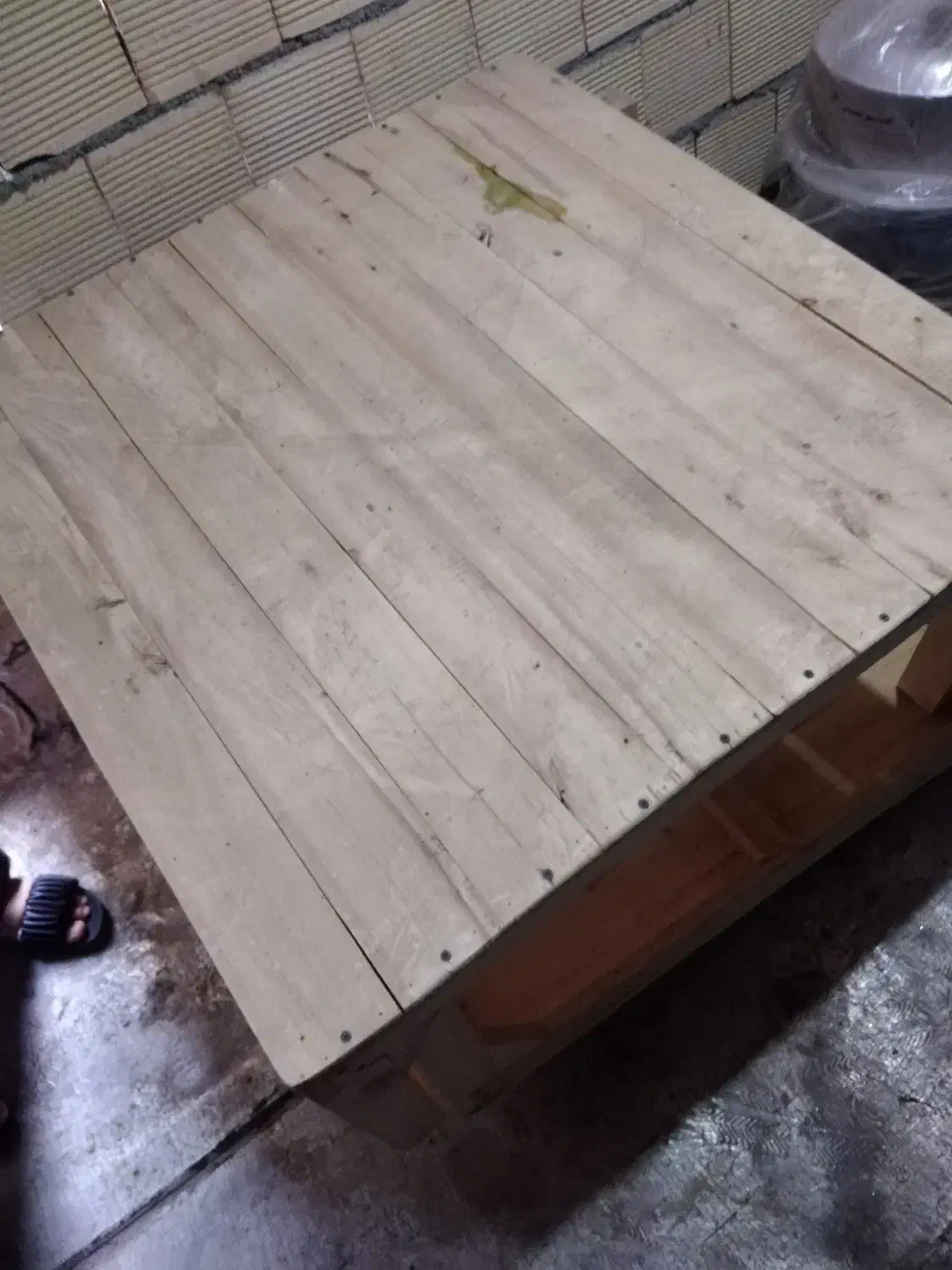 دو عدد کرصی|صندلی و نیمکت|سنندج, |دیوار