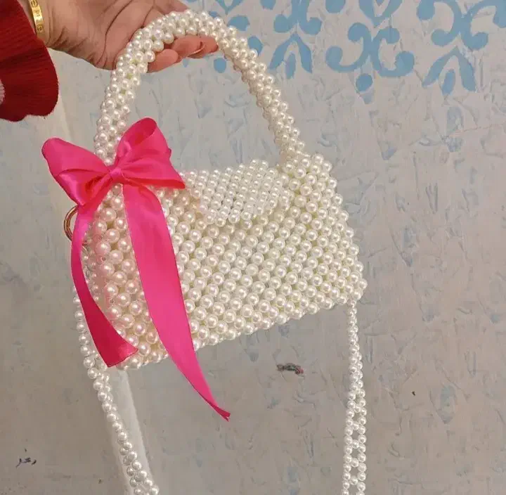 کیف مرواریدی|کیف، کفش، کمربند|اصفهان, باغ نگاره|دیوار