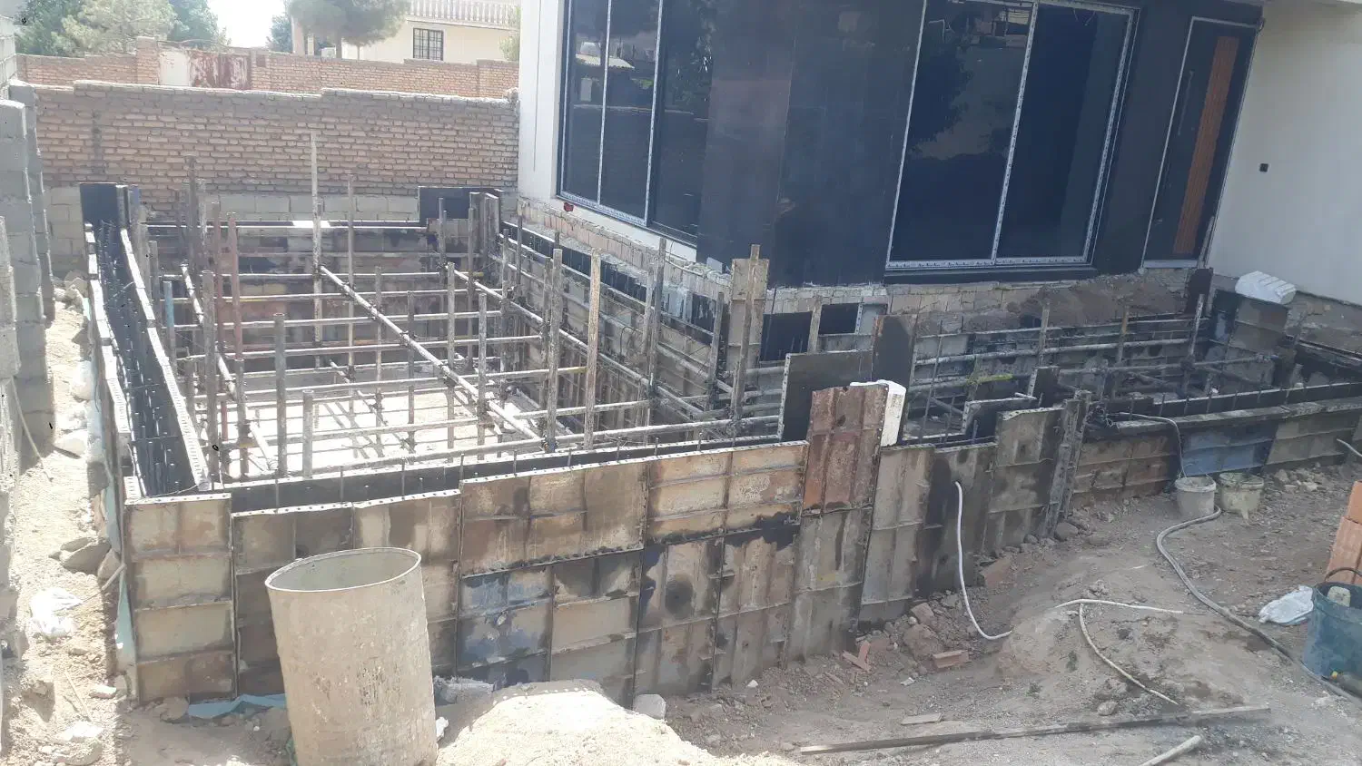 اجرای سقف ،استخر،بتن ریزی واجاره قالب ،جک،بالابر|خدمات پیشه و مهارت|آبیک, |دیوار