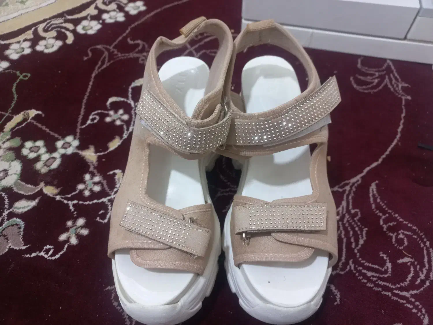 کفش سایز ۴۰ نو قیمت ۷۵۰ ودوعدد لباس|کیف، کفش، کمربند|امیدیه, |دیوار